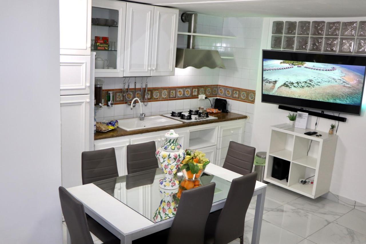 House Relax Apartment Centro Di Napoli Buitenkant foto